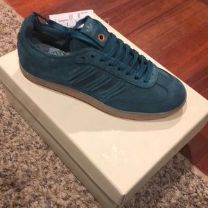 BRAND NEW! ADIDAS SAMBA TECH GREEN SHOES